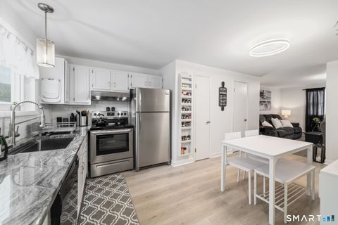 Tiny photo for 1081 New Haven Road #APT 6G, Naugatuck, CT 06770 (MLS # 24155779)