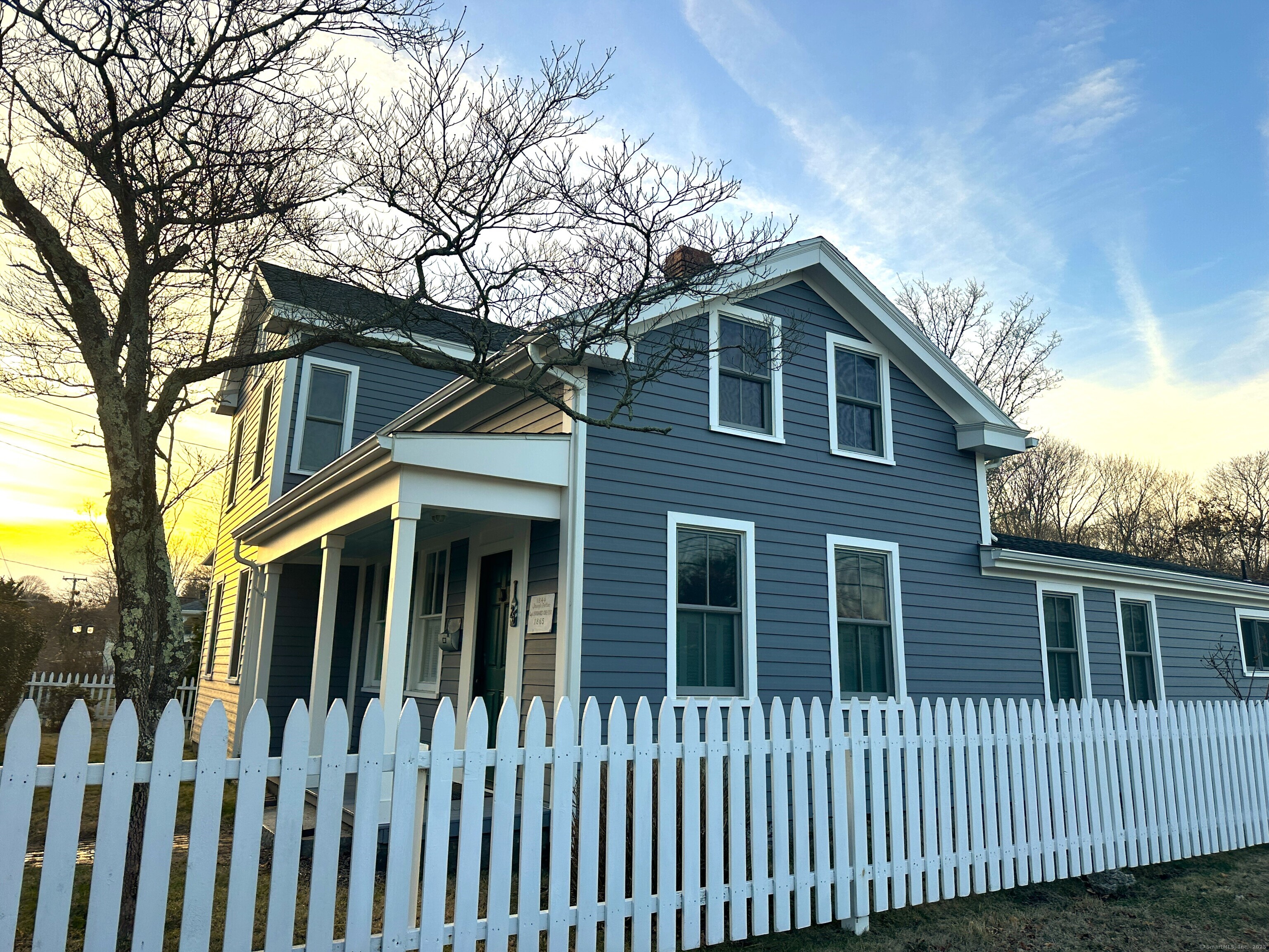 Main Street, Groton, Connecticut - 3 Bedrooms  
2 Bathrooms  
6 Rooms - 