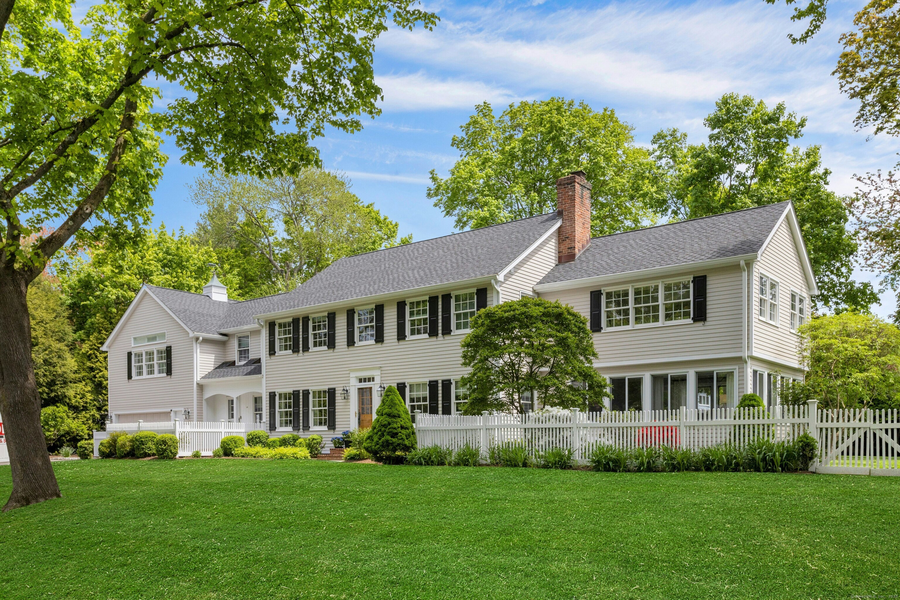 Property for Sale at 16 Lighthouse Way, Darien, Connecticut - Bedrooms: 5 
Bathrooms: 4.5 
Rooms: 10  - $3,250,000