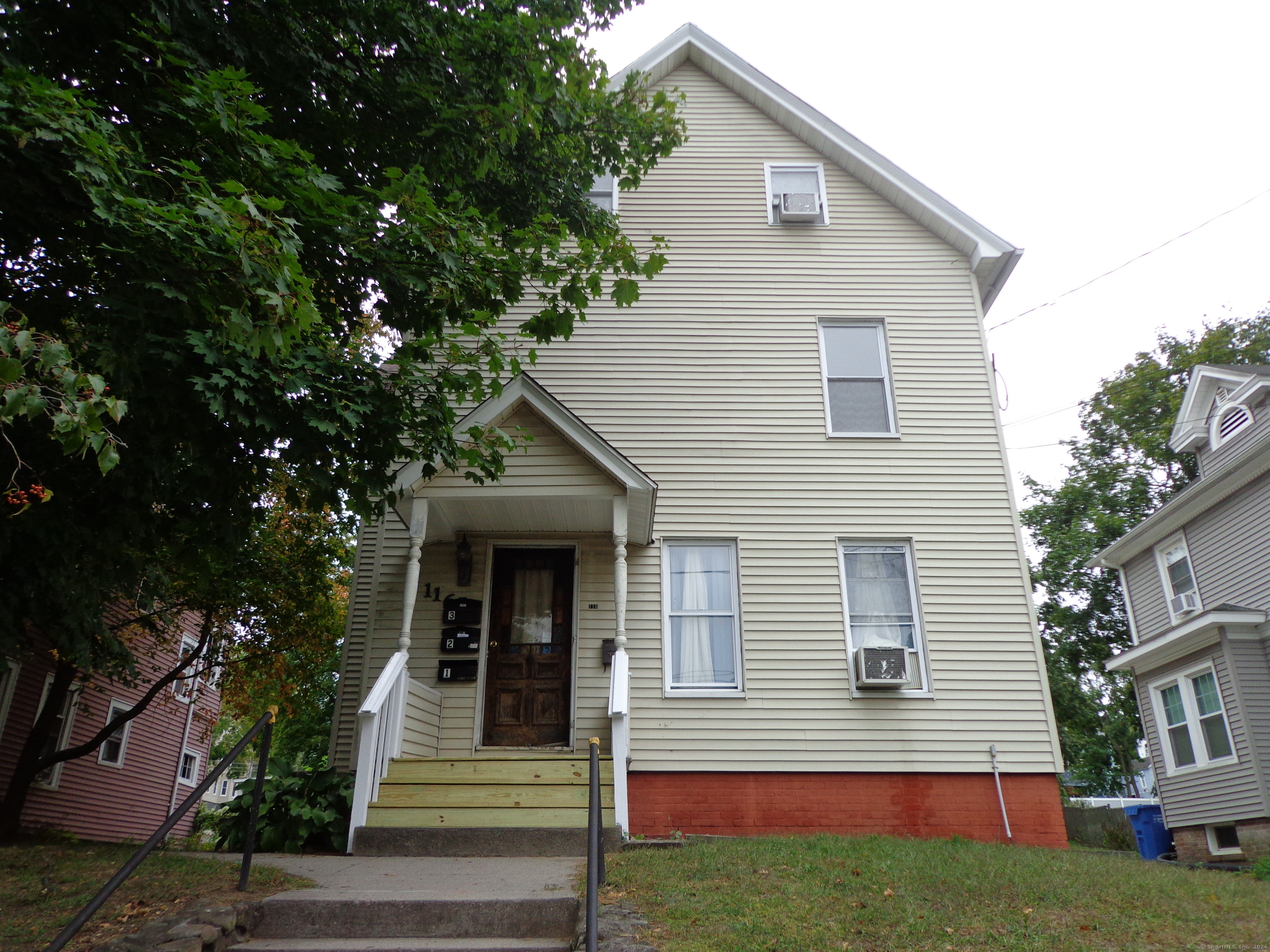 116 S Orchard Street, Wallingford, Connecticut - 2 Bedrooms  
1 Bathrooms  
4 Rooms - 