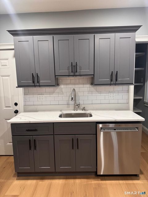 Tiny photo for 162 Fox Street #2nd, Bridgeport, CT 06605 (MLS # 24157839)