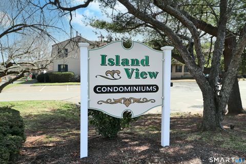 Condo For Sale - 35 Bay Path Way #35<br/> Branford, CT 06405