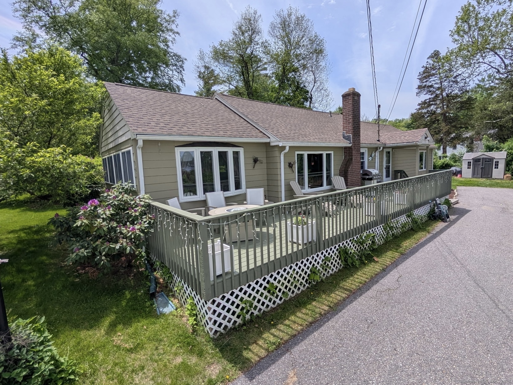 Washburn Avenue, Coventry, Connecticut - 2 Bedrooms  
2 Bathrooms  
3 Rooms - 