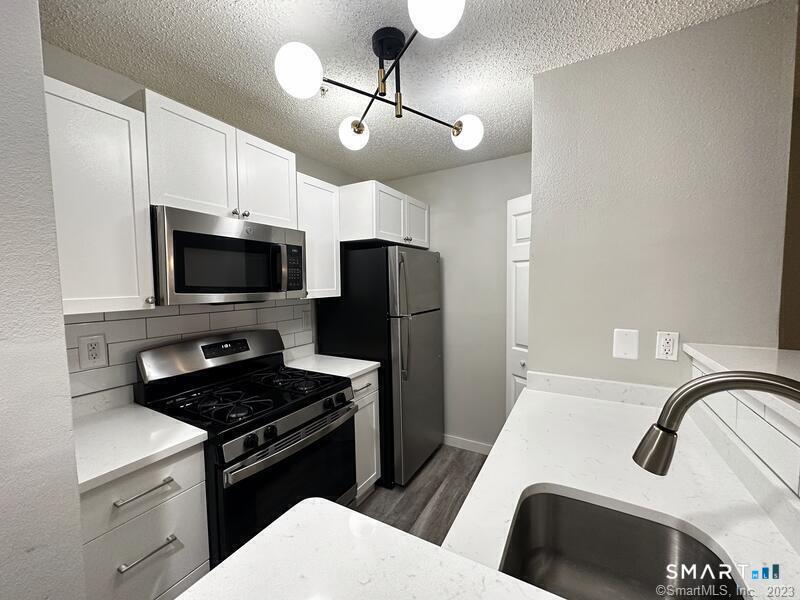 100 Glenbrook Road 2211