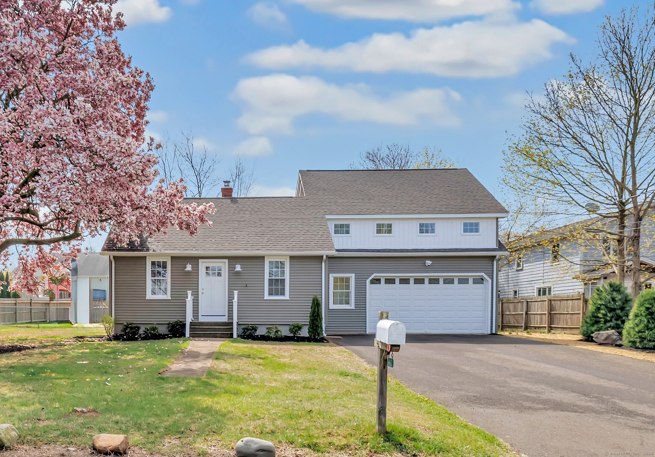 Beecher Avenue, Shelton, Connecticut - 3 Bedrooms  
2 Bathrooms  
4 Rooms - 