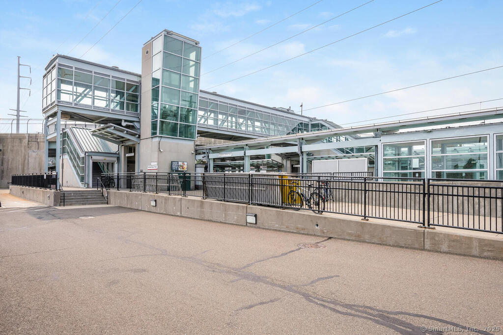 Fairfield, Connecticut 06824, United States, 2 Bedrooms Bedrooms, ,2 BathroomsBathrooms,Residential,Active,187635