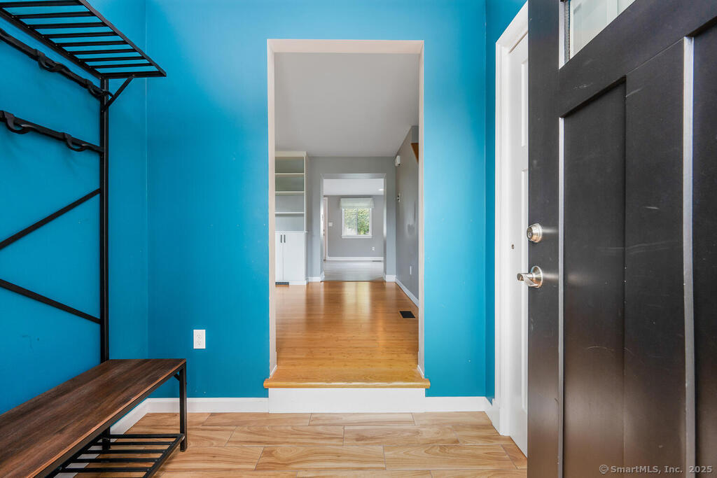 Fairfield, Connecticut 06824, United States, 2 Bedrooms Bedrooms, ,2 BathroomsBathrooms,Residential,Active,187635