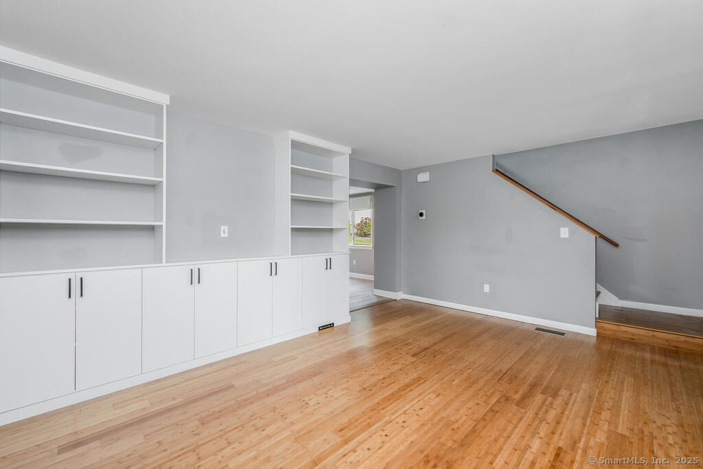 Fairfield, Connecticut 06824, United States, 2 Bedrooms Bedrooms, ,2 BathroomsBathrooms,Residential,Active,187635