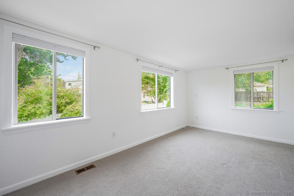 Fairfield, Connecticut 06824, United States, 2 Bedrooms Bedrooms, ,2 BathroomsBathrooms,Residential,Active,187635