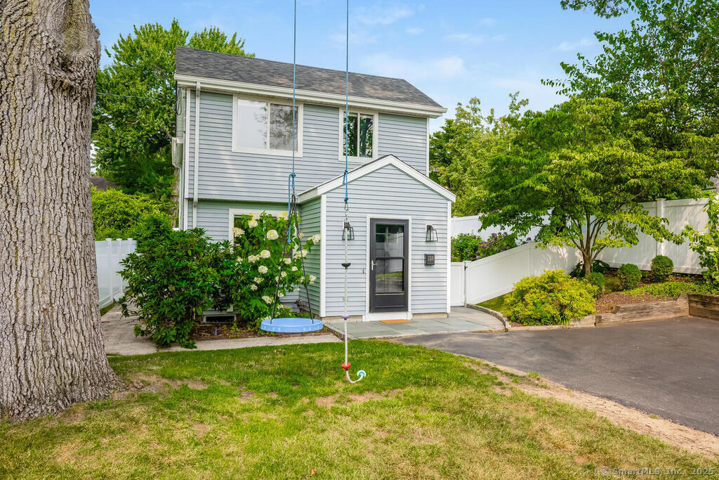 Fairfield, Connecticut 06824, United States, 2 Bedrooms Bedrooms, ,2 BathroomsBathrooms,Residential,Active,187635