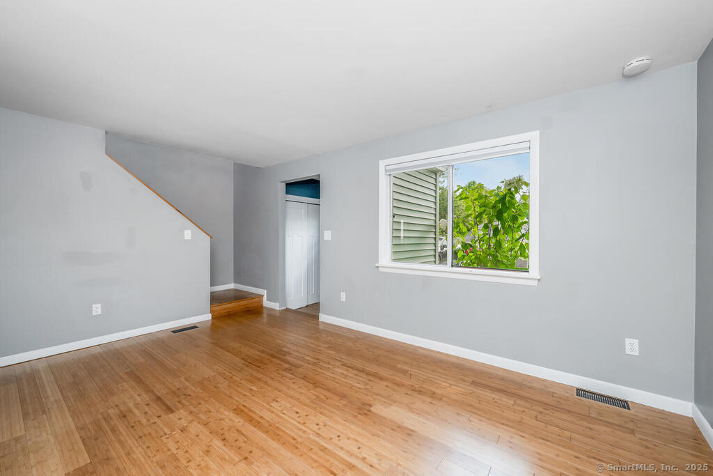 Fairfield, Connecticut 06824, United States, 2 Bedrooms Bedrooms, ,2 BathroomsBathrooms,Residential,Active,187635