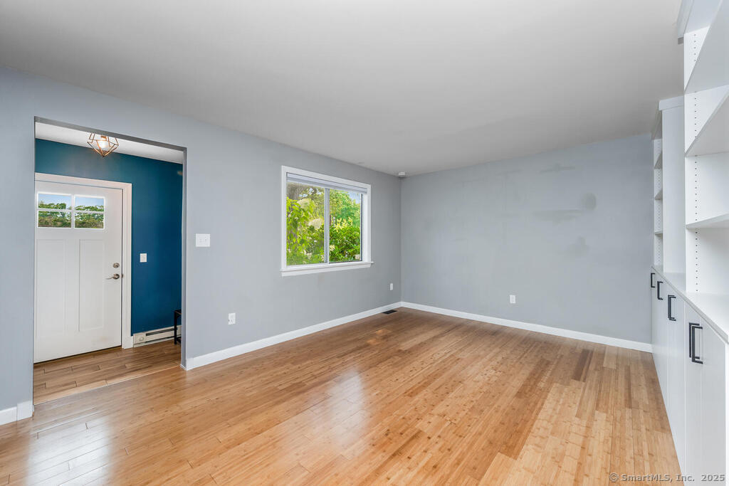 Fairfield, Connecticut 06824, United States, 2 Bedrooms Bedrooms, ,2 BathroomsBathrooms,Residential,Active,187635