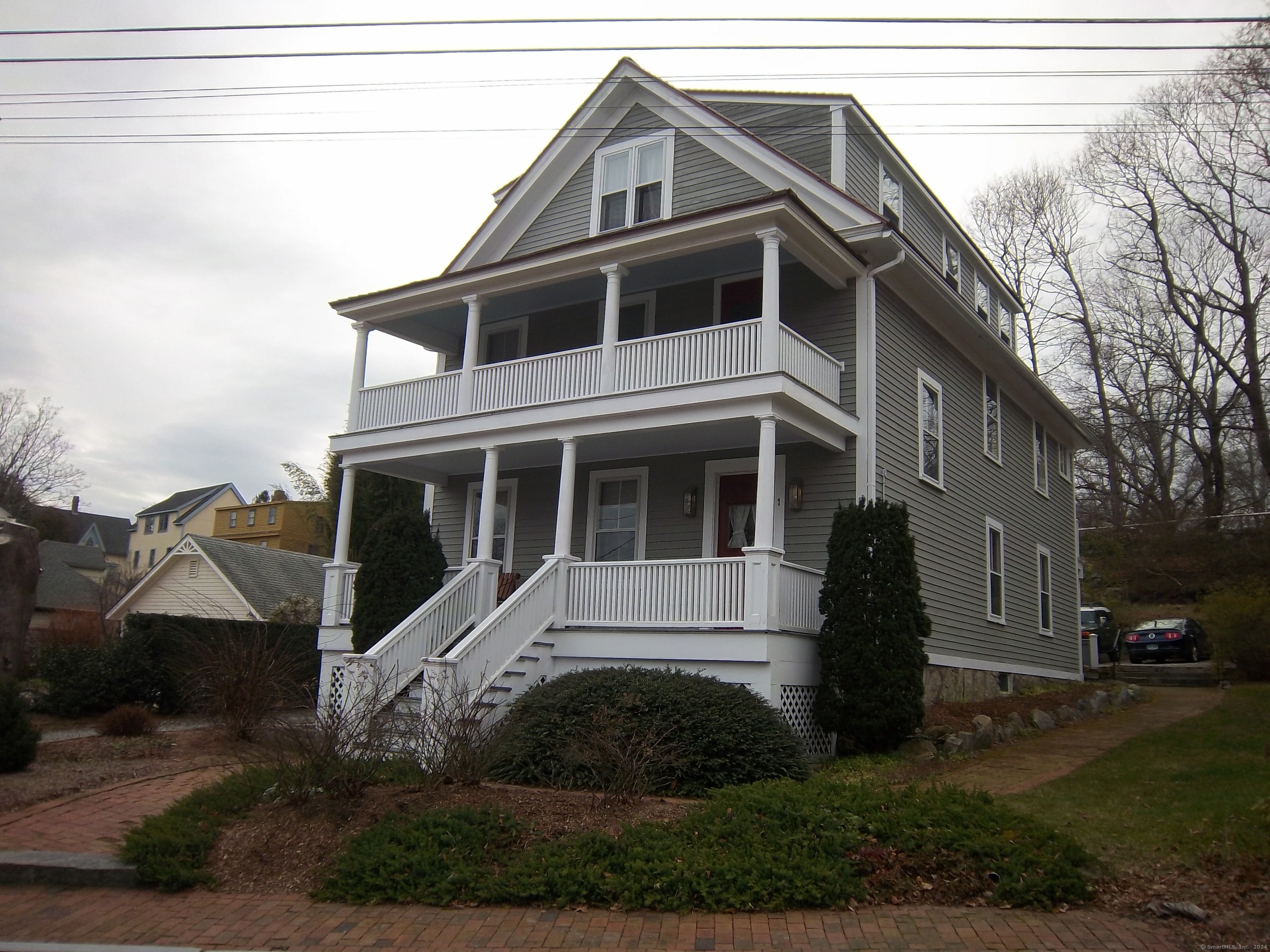 1 Latham Street 1, Groton, Connecticut - 2 Bedrooms  
1 Bathrooms  
5 Rooms - 