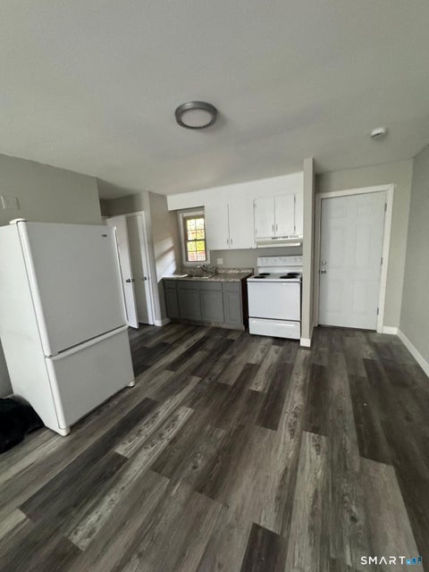 Multifamily For Rent - 240 Oak Street #14<br/> Bridgeport, CT 06604
