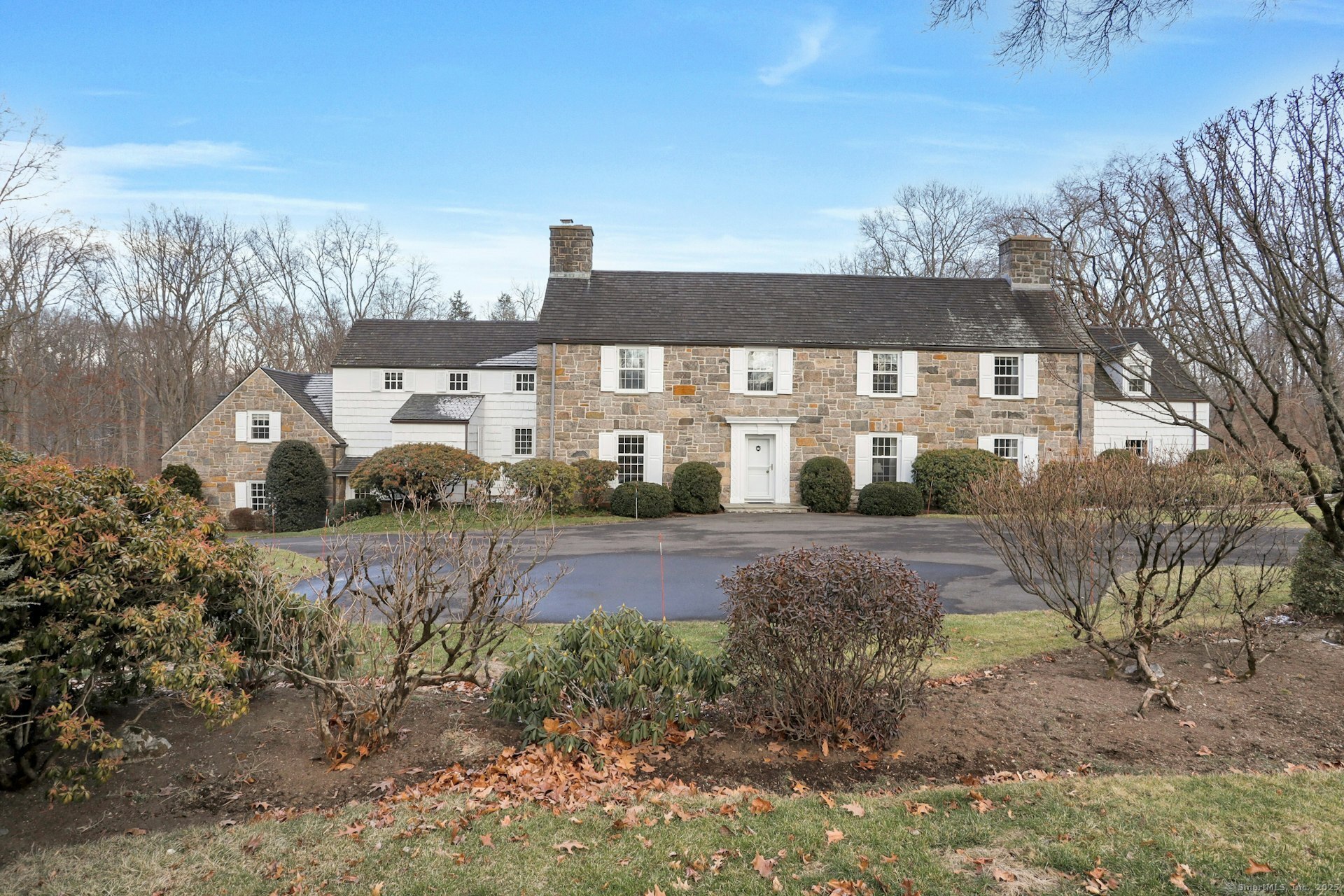 30 Inwood Road, Darien, Connecticut - 6 Bedrooms  
7 Bathrooms  
13 Rooms - 