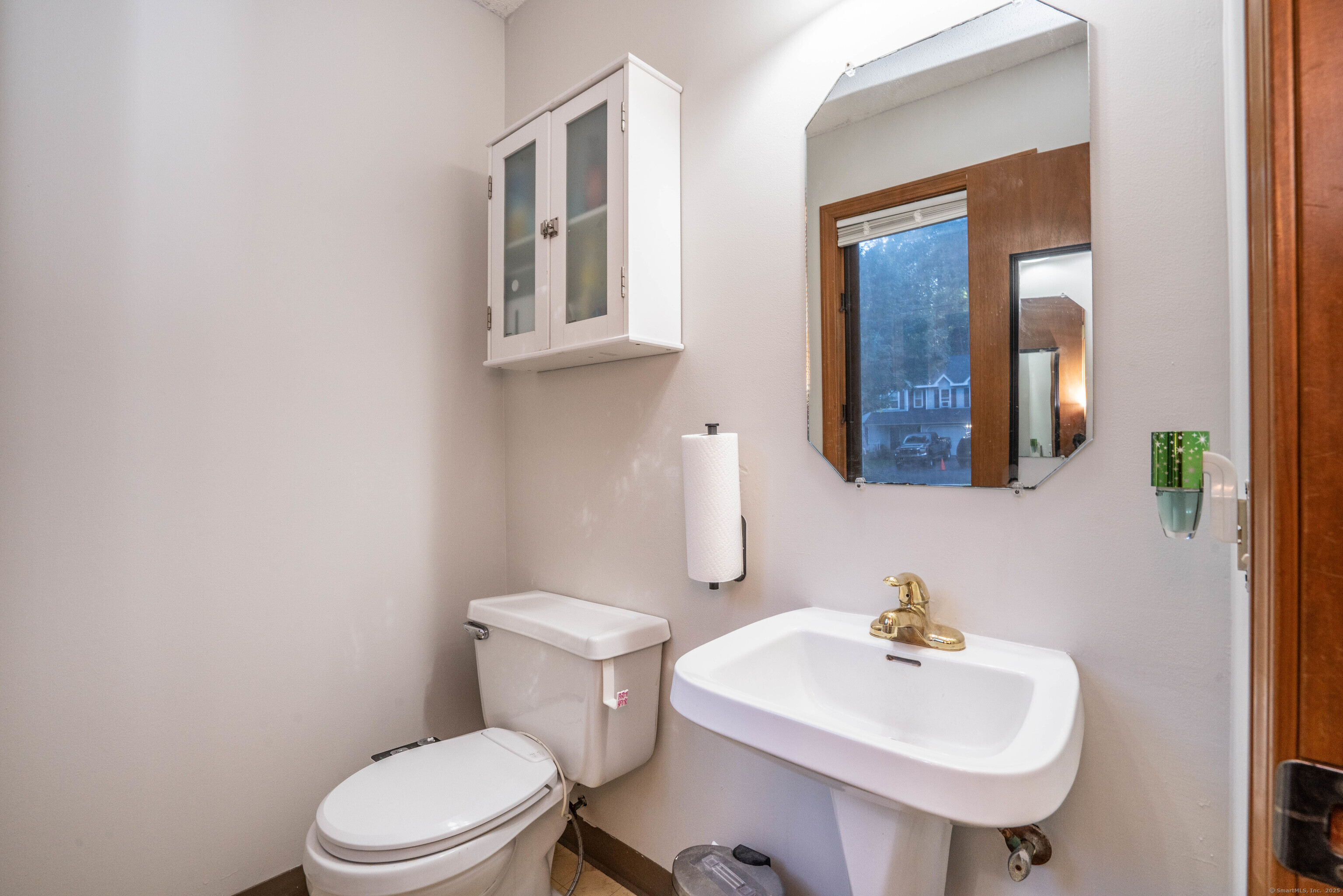 Portland, Connecticut 06480, United States, 3 Bedrooms Bedrooms, ,3 BathroomsBathrooms,Residential,Active,222788