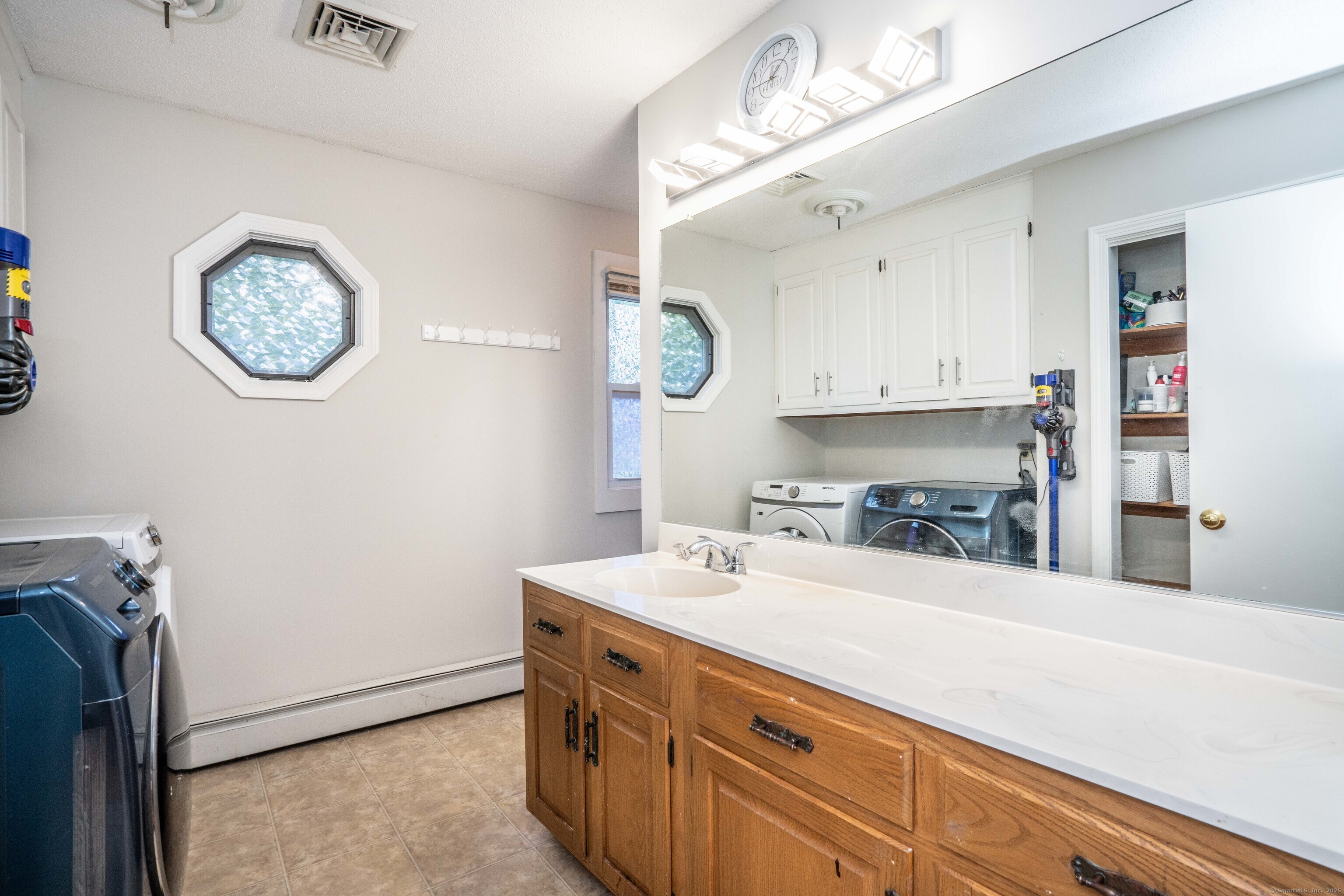 Portland, Connecticut 06480, United States, 3 Bedrooms Bedrooms, ,3 BathroomsBathrooms,Residential,Active,222788