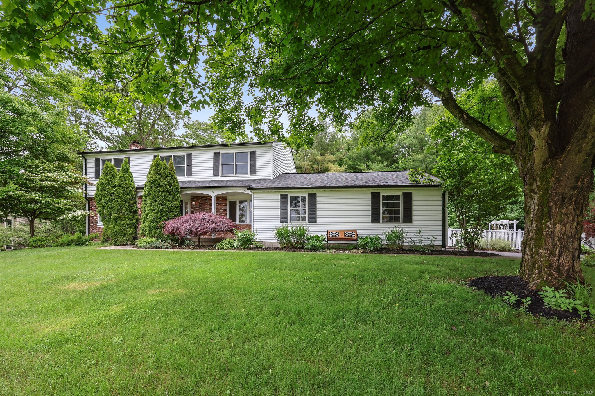 New England Drive, Wallingford, Connecticut - 4 Bedrooms  
4 Bathrooms  
11 Rooms - 