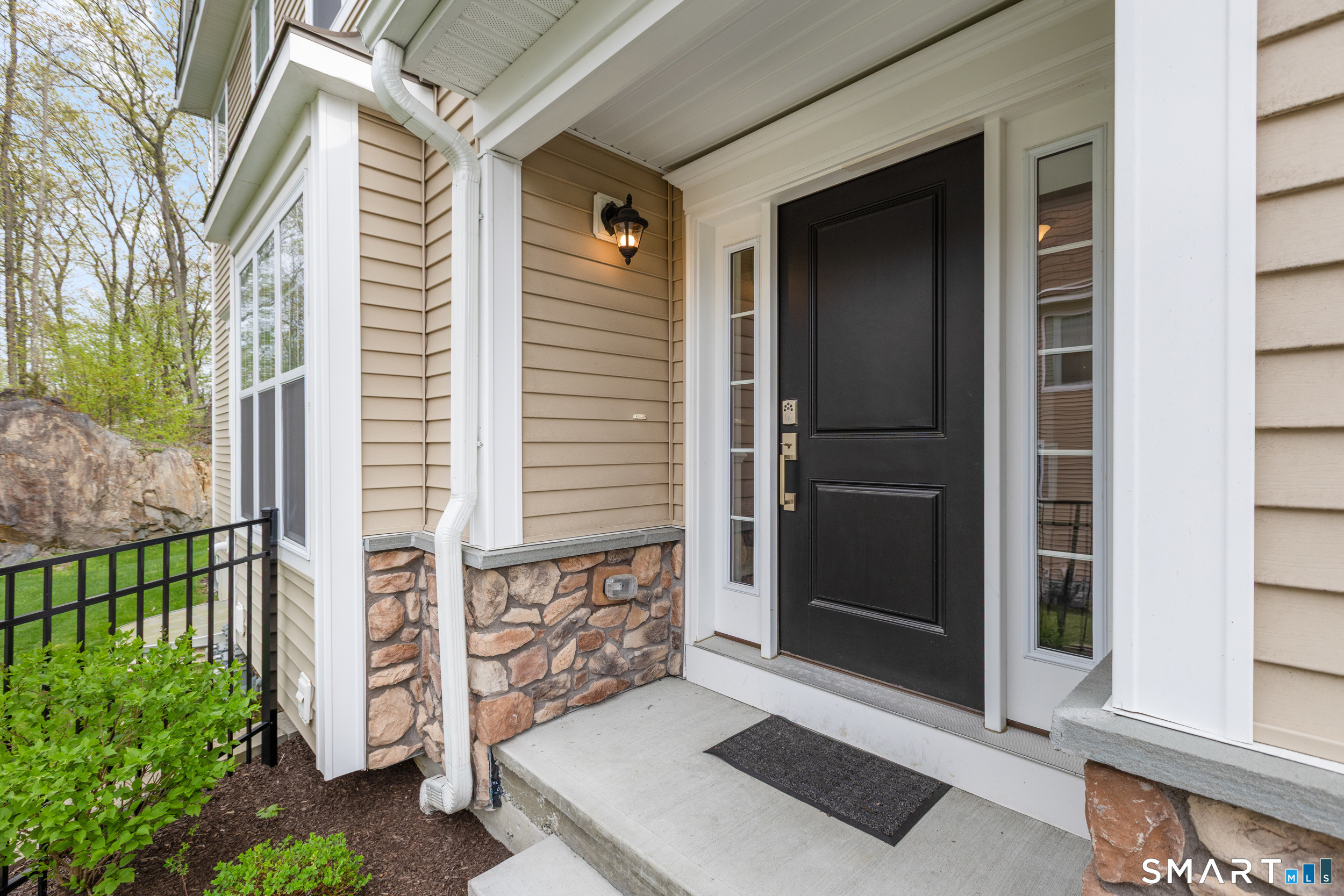 16 Hunting Ridge Lane