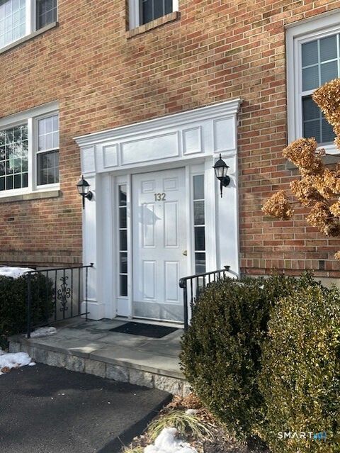 Photo of 132 Heritage Hill Road #APT A, New Canaan, CT 06840 (MLS # 24151204)