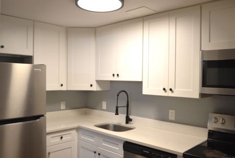 MLS: 24079383