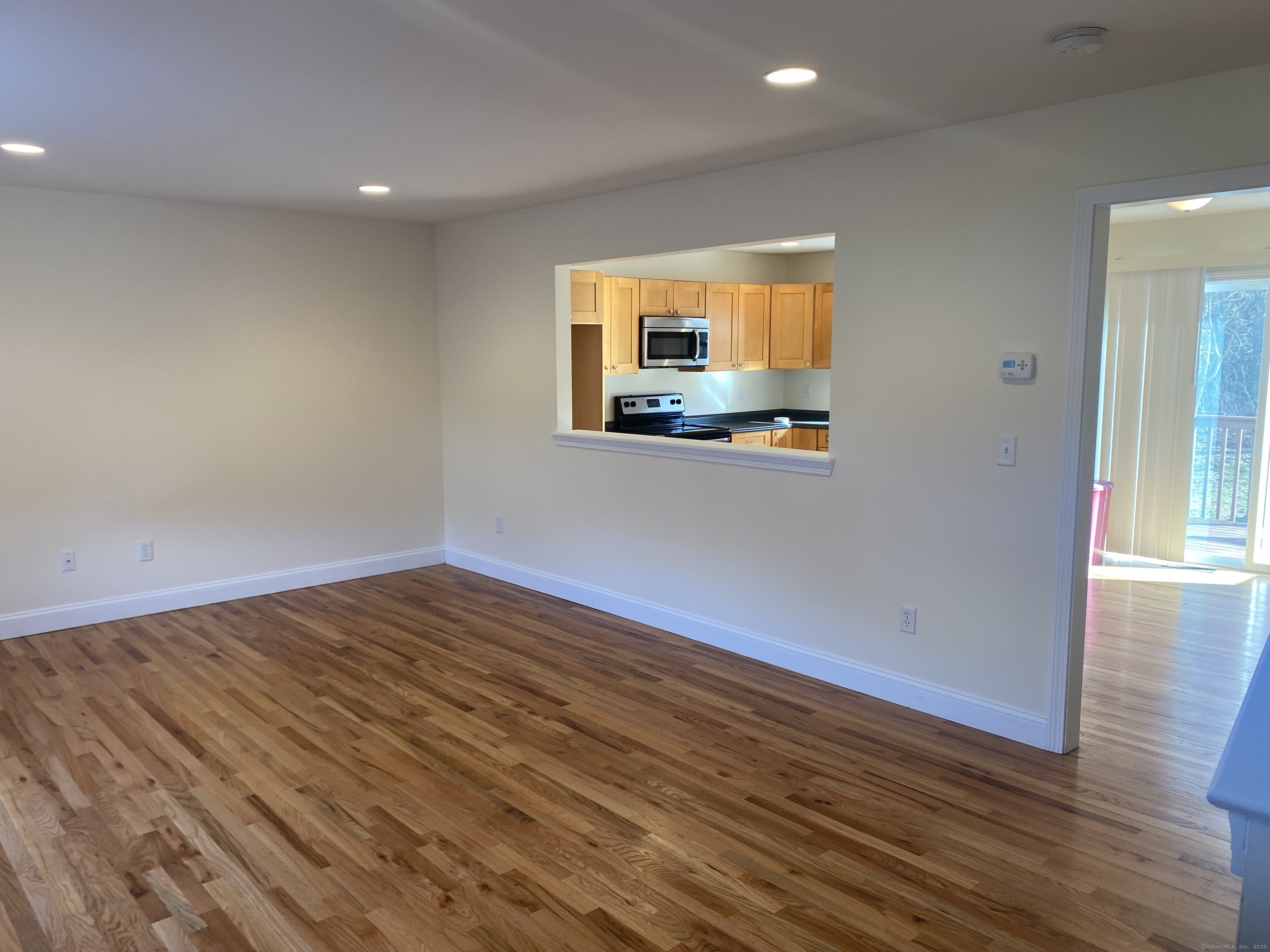 East Lyme, Connecticut 06357, United States, 3 Bedrooms Bedrooms, ,3 BathroomsBathrooms,Residential,Pending,2990