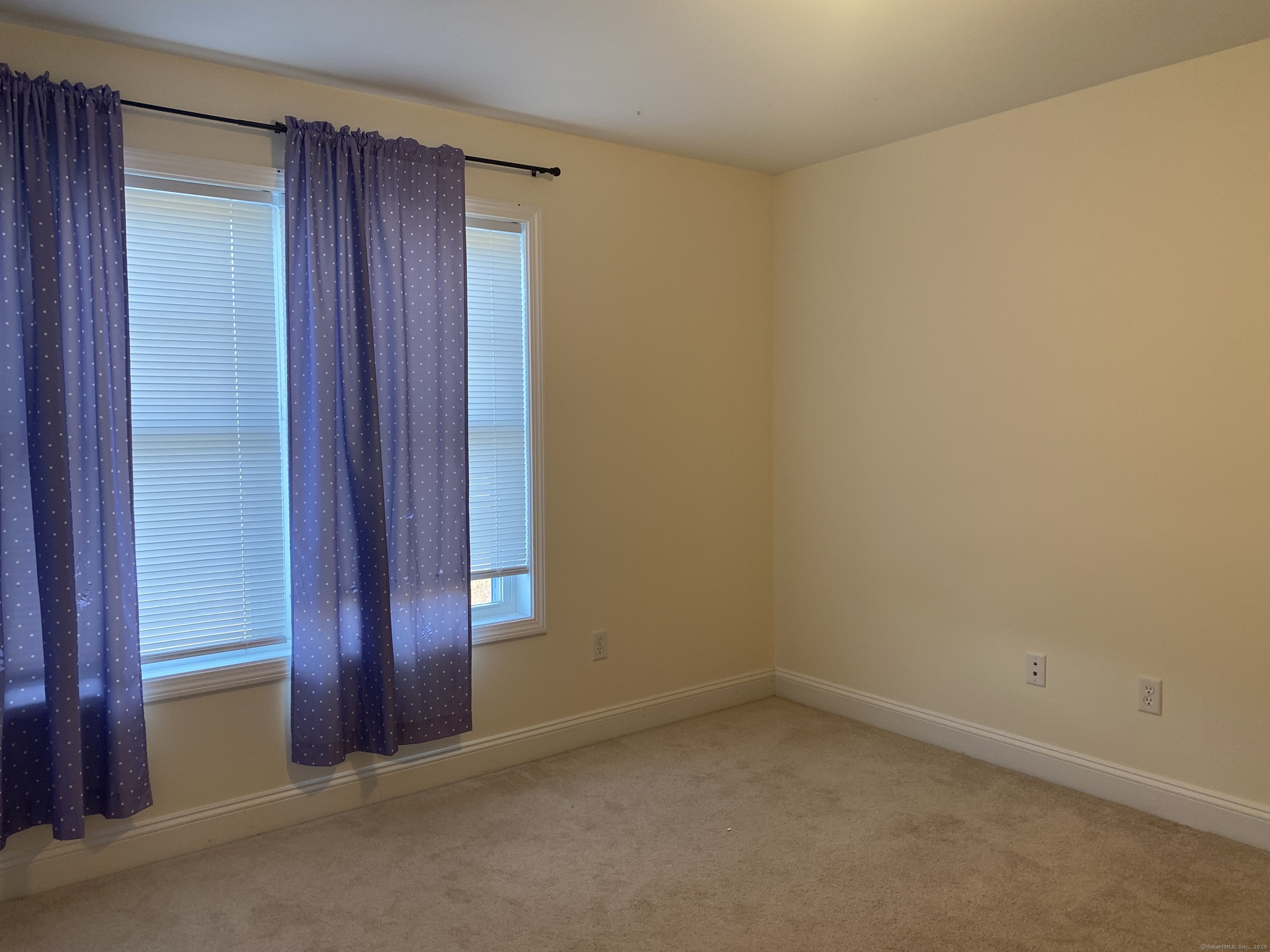 East Lyme, Connecticut 06357, United States, 3 Bedrooms Bedrooms, ,3 BathroomsBathrooms,Residential,Pending,2990