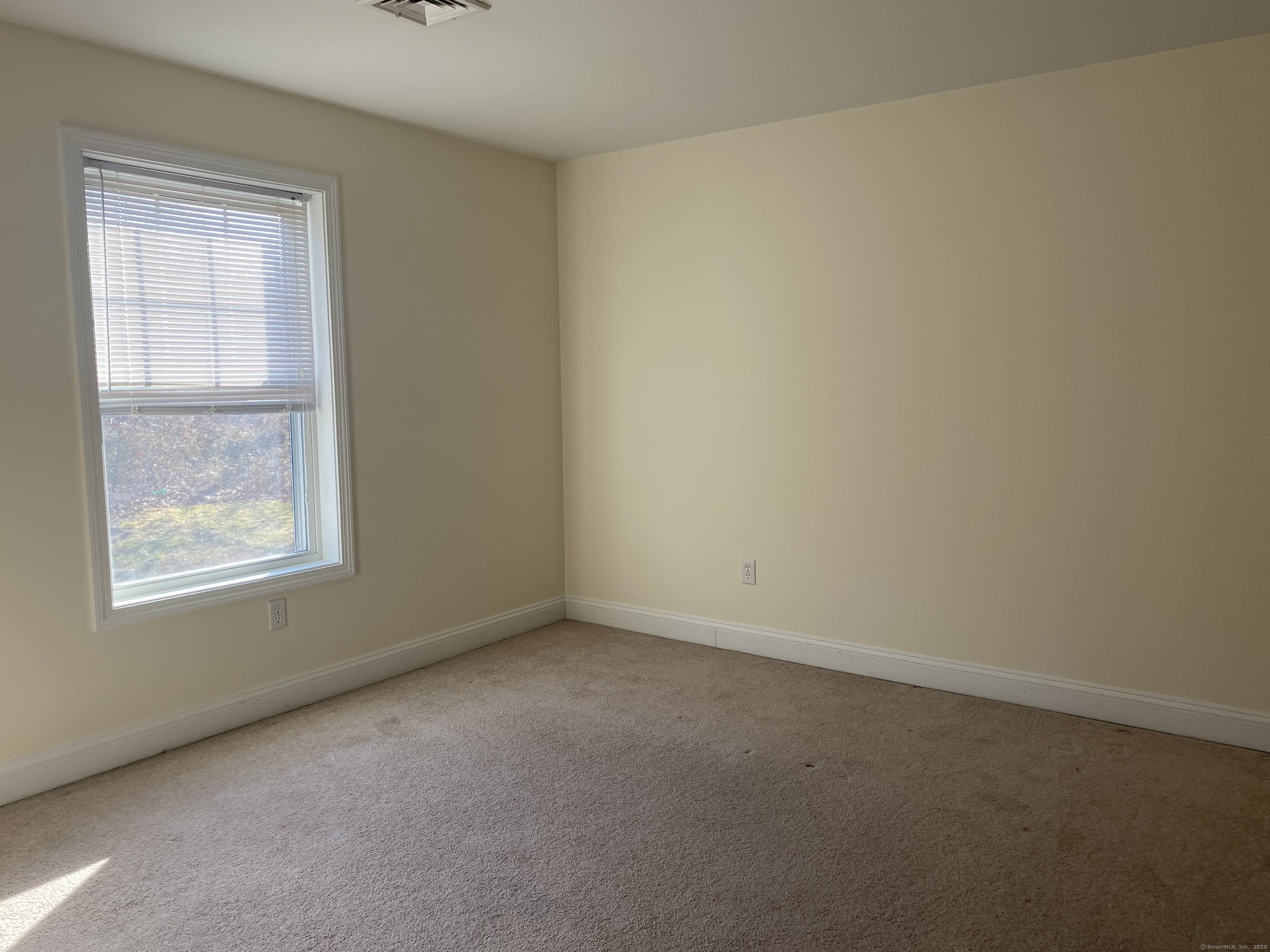 East Lyme, Connecticut 06357, United States, 3 Bedrooms Bedrooms, ,3 BathroomsBathrooms,Residential,Pending,2990