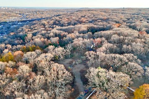 24 Burma Road Woodbridge CT 06525