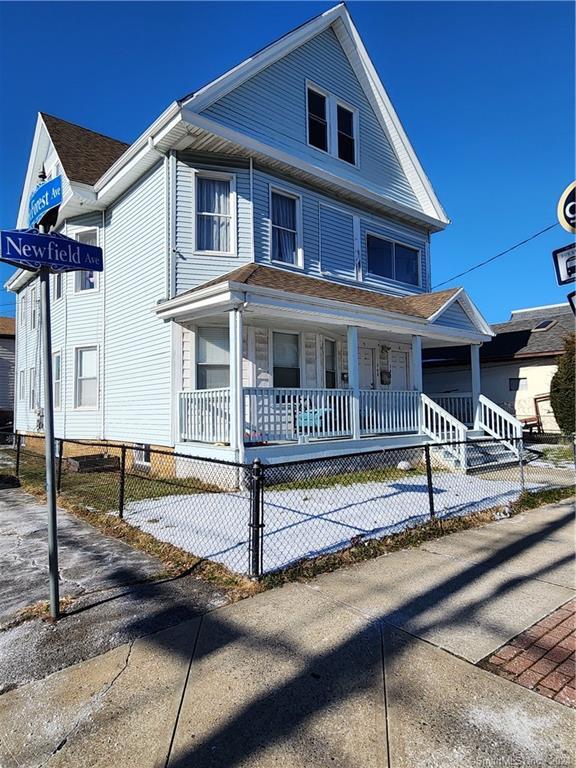 Rental Property at Newfield Avenue 3rd Fl, Bridgeport, Connecticut - Bedrooms: 2 
Bathrooms: 1 
Rooms: 4  - $1,550 MO.