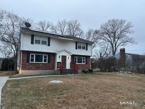 Photo of 92 Glenstone Road, Waterbury, CT 06705 (MLS # 24145652)