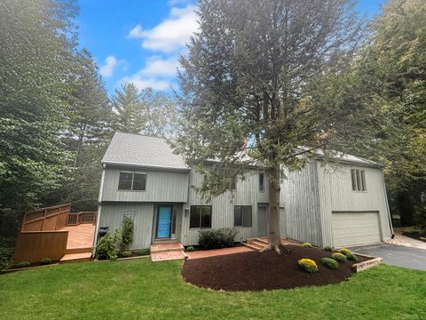 29 Fawnbrook Lane Simsbury CT 06070