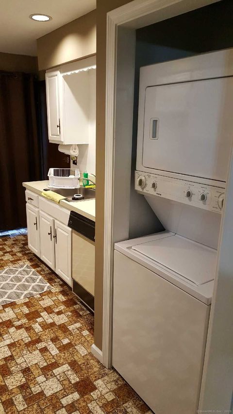 Tiny photo for 405 Glendale Avenue #A3, Bridgeport, CT 06606 (MLS # 24135779)