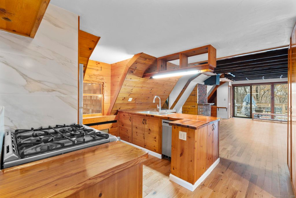 Photo of 182 Guinea Road, Stamford, CT 06903 (MLS # 24139631)