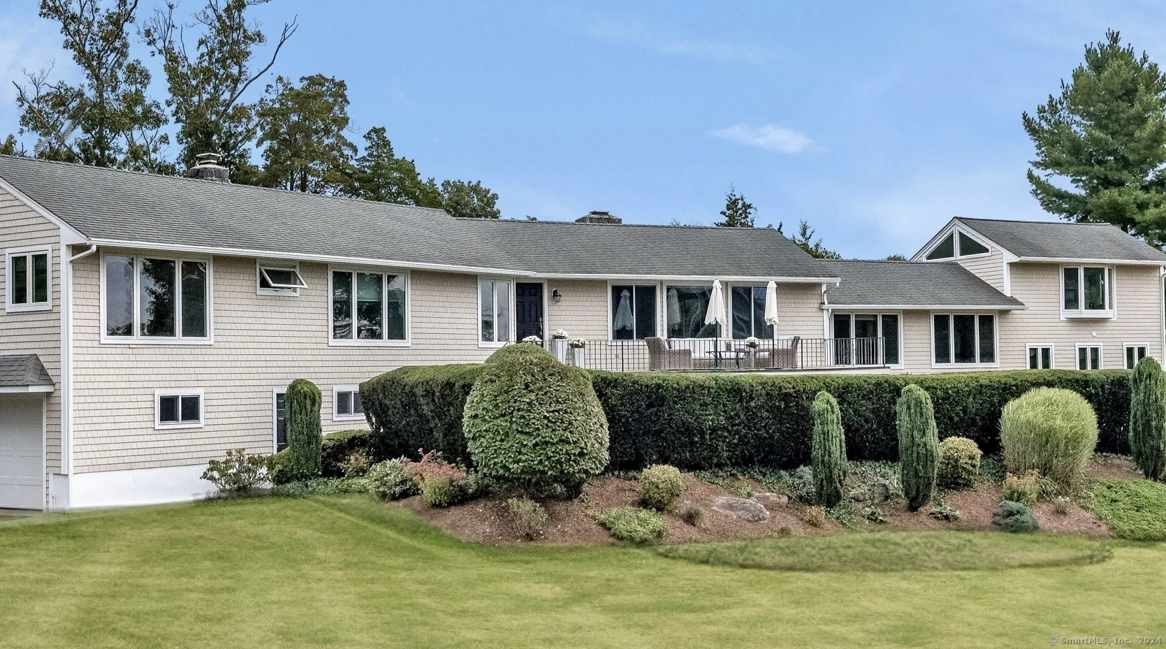 Property for Sale at 16 Rockledge Drive, Madison, Connecticut - Bedrooms: 4 
Bathrooms: 3 
Rooms: 9  - $1,149,000