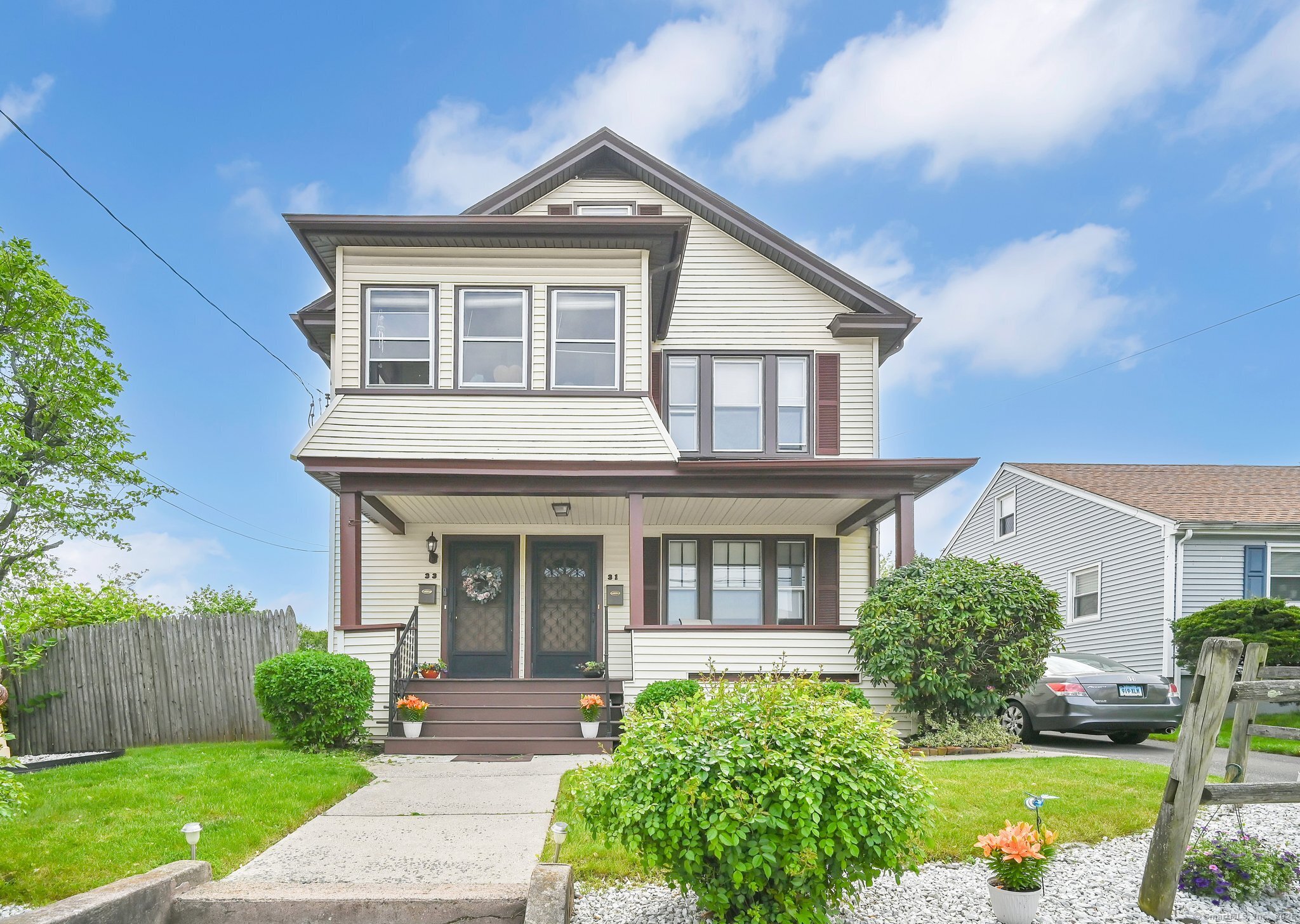 Property for Sale at Sunset Street, Hartford, Connecticut - Bedrooms: 6 
Bathrooms: 2 
Rooms: 12  - $349,900