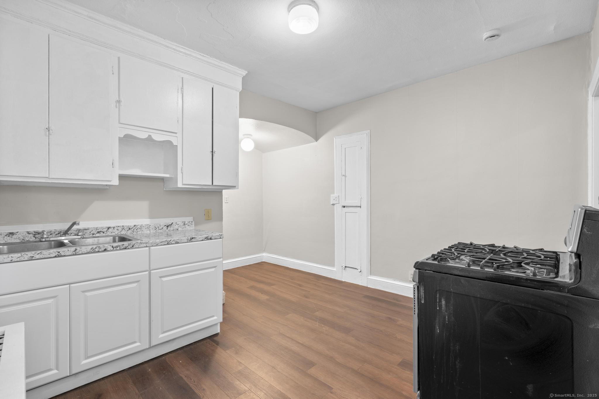 Hartford, Connecticut 06154, United States, 1 Bedroom Bedrooms, ,1 BathroomBathrooms,Residential,Active,144430