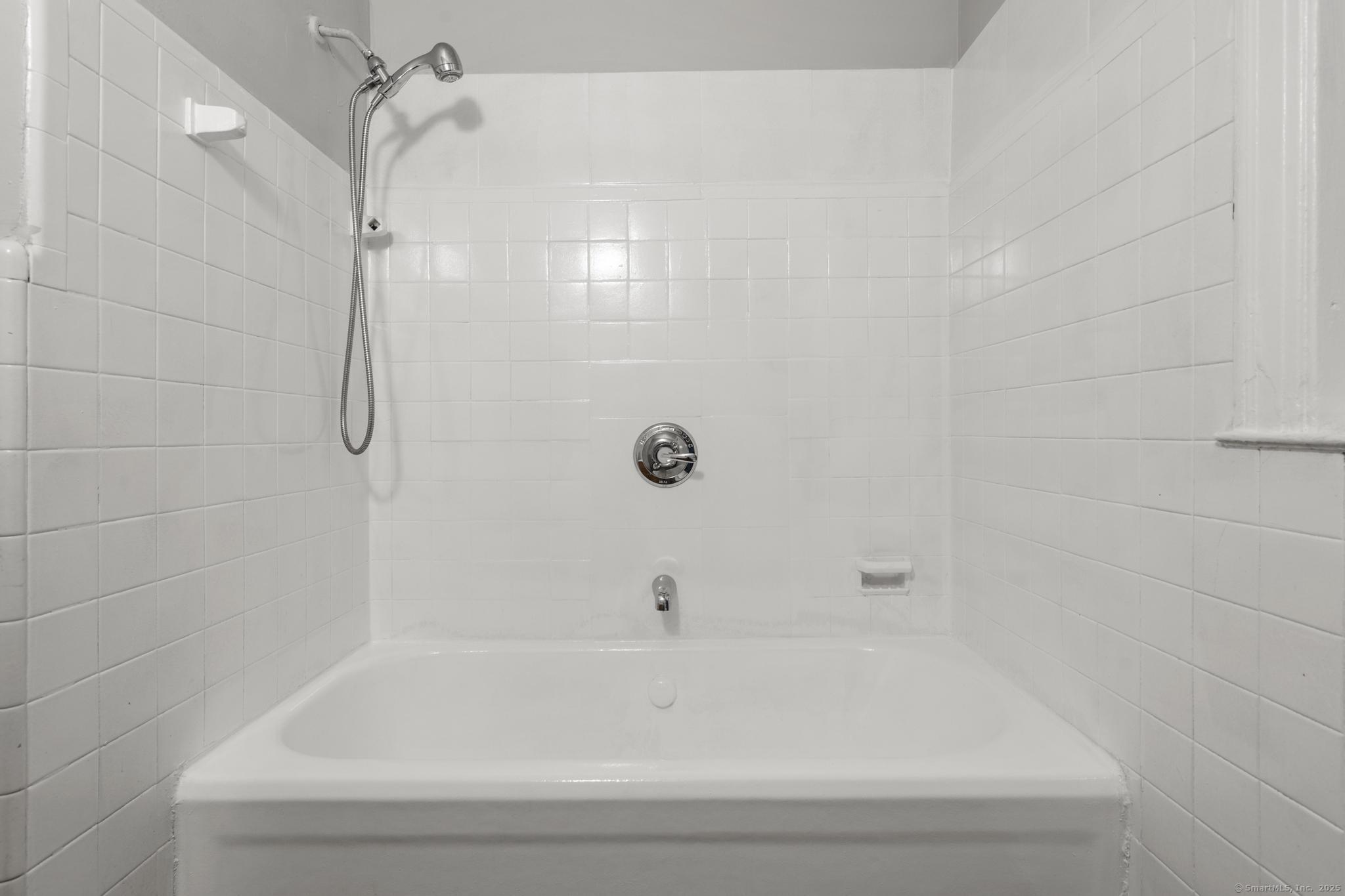Hartford, Connecticut 06154, United States, 1 Bedroom Bedrooms, ,1 BathroomBathrooms,Residential,Active,144430