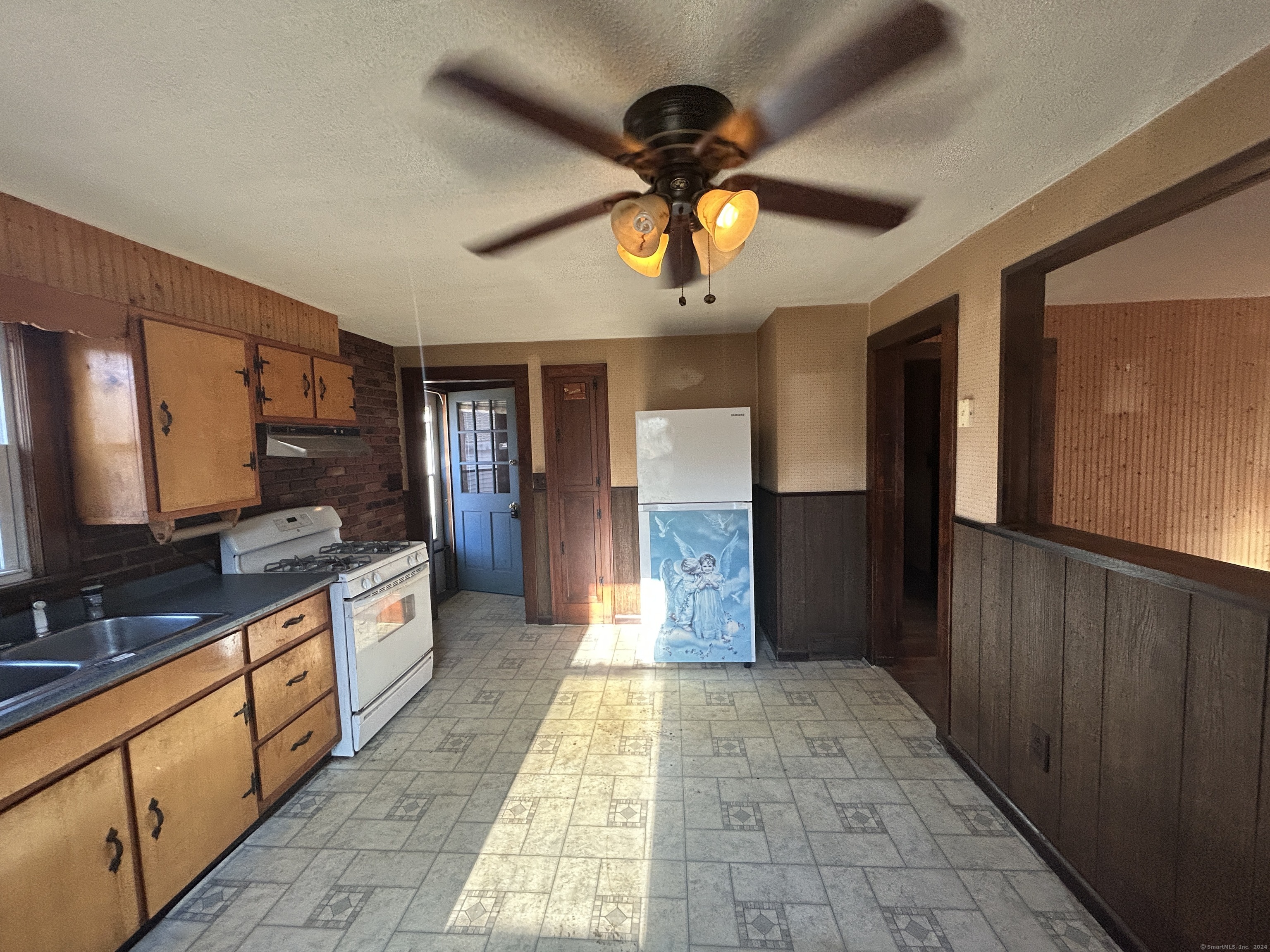 62 Mowry Avenue, Norwich, Connecticut image 6