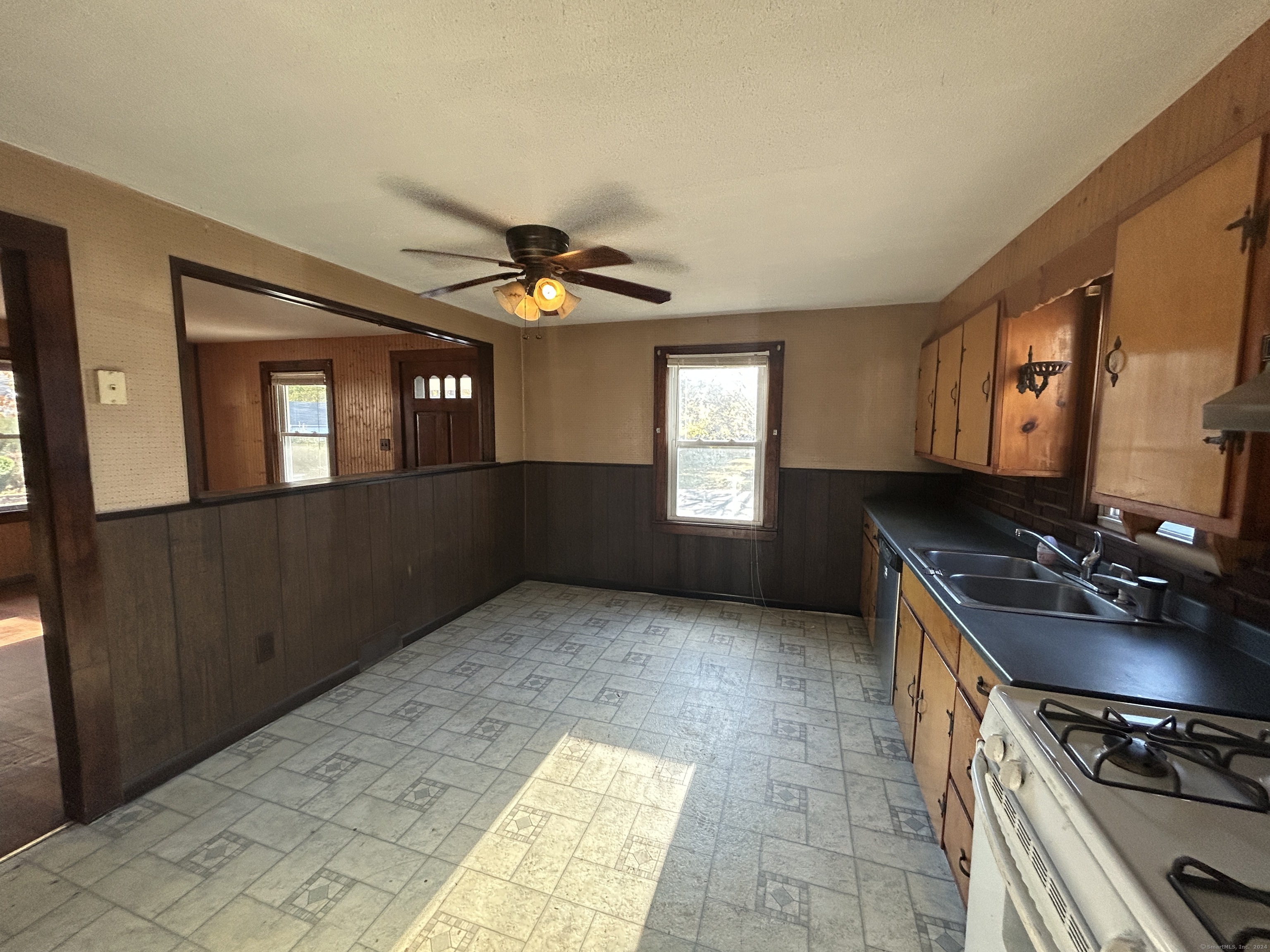 62 Mowry Avenue, Norwich, Connecticut image 4