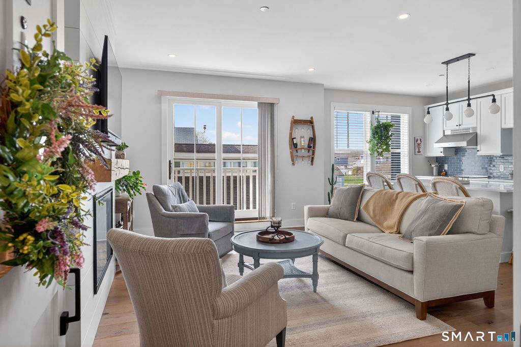 Photo of 185 Main Street #202, East Lyme, CT 06357 (MLS # 24168593)