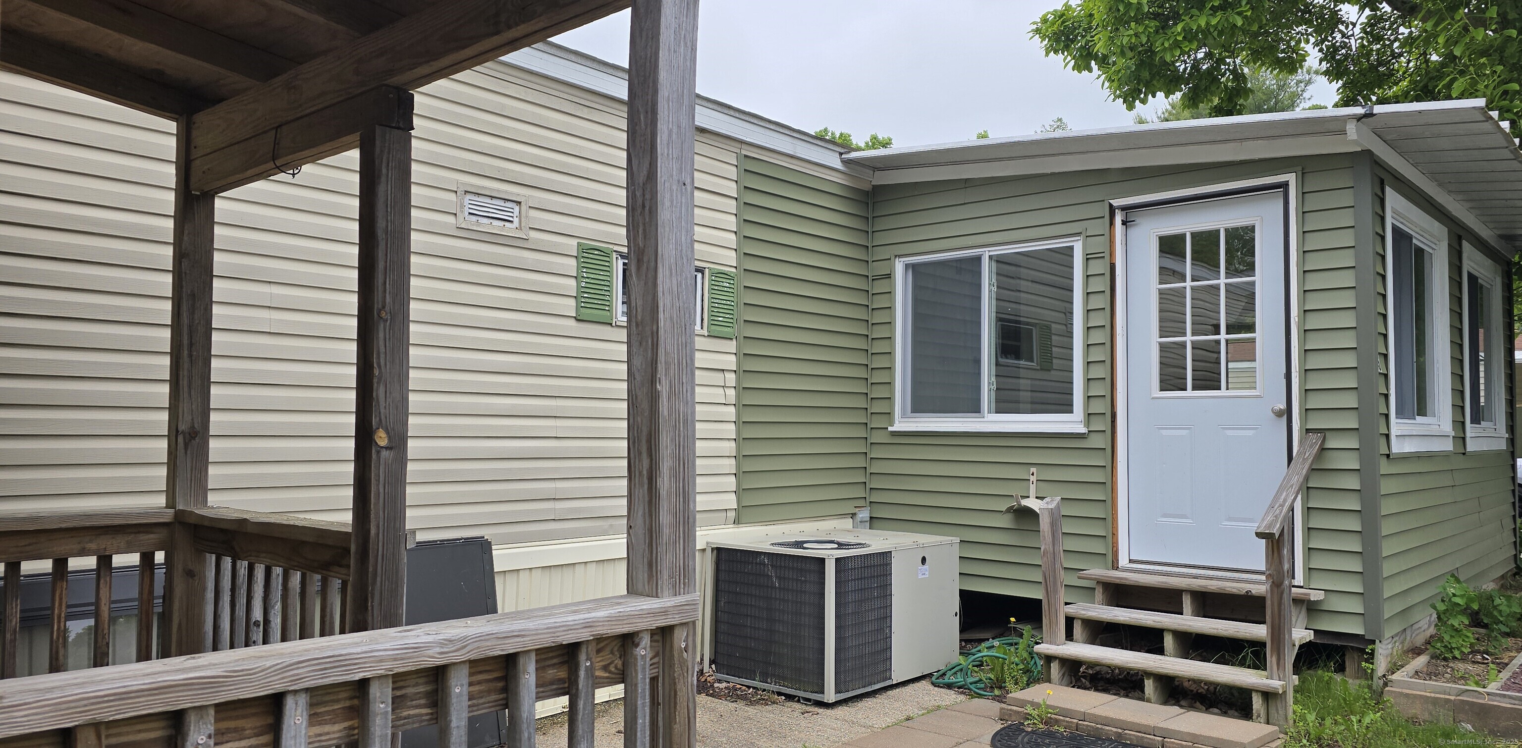 North Road 15, Groton, Connecticut - 2 Bedrooms  
2 Bathrooms  
4 Rooms - 