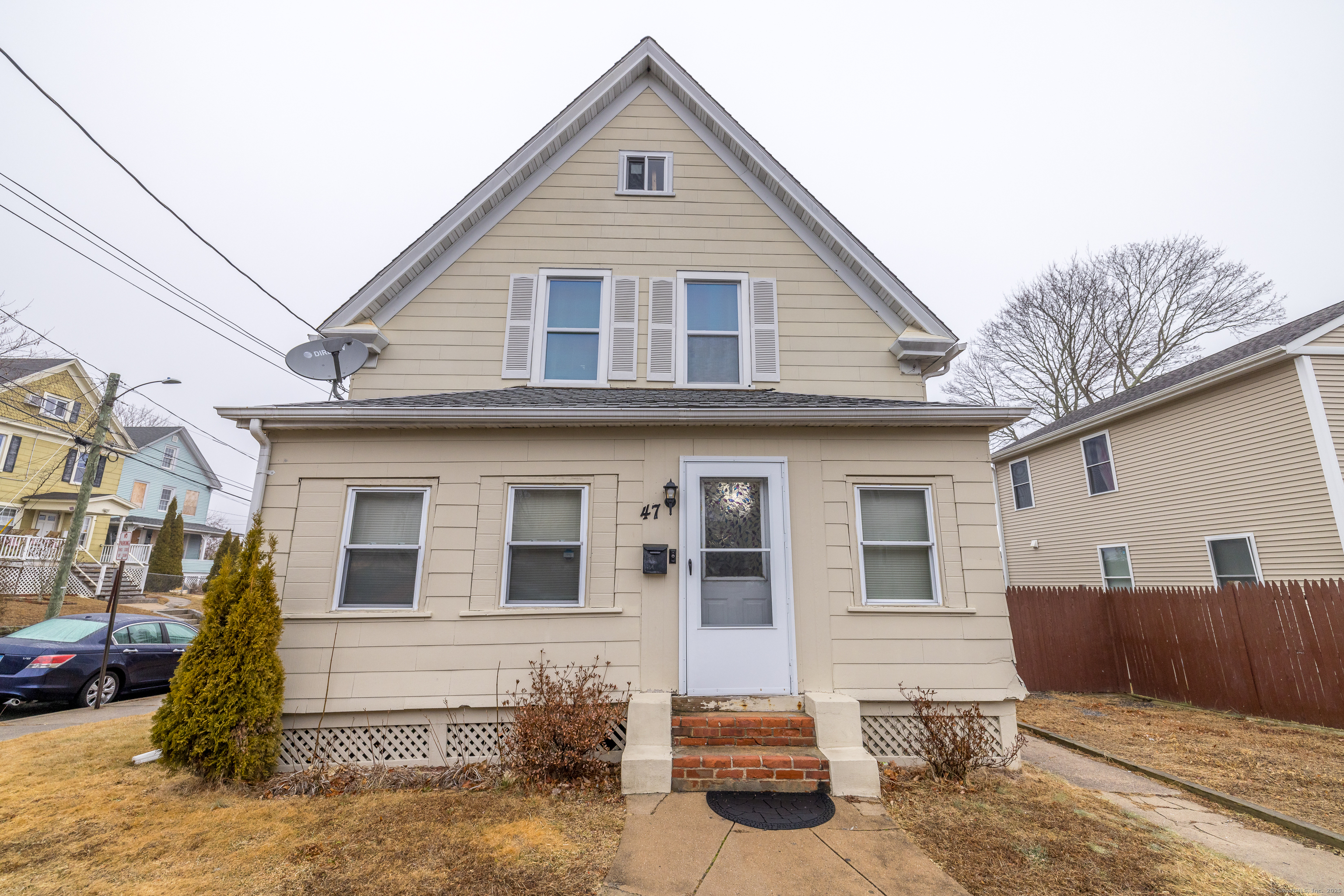 Summer Street, New London, Connecticut - 3 Bedrooms  
3 Bathrooms  
9 Rooms - 