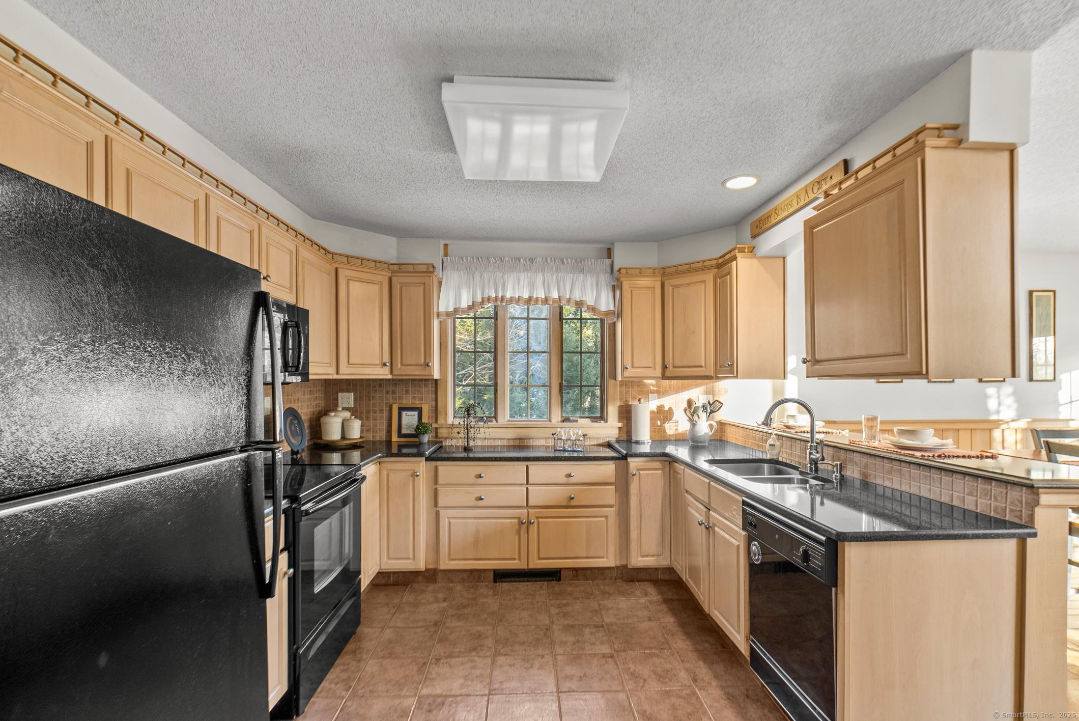 32 Meeks Point Road, East Hampton, Connecticut image 11