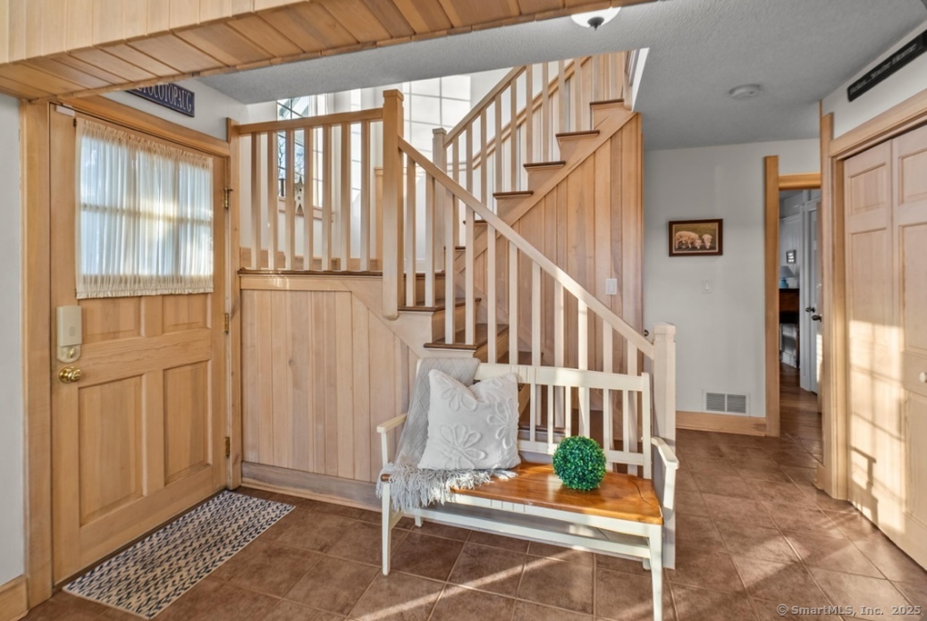 32 Meeks Point Road, East Hampton, Connecticut image 7