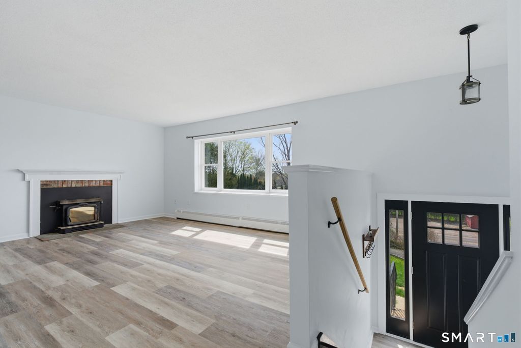 Photo of 914 Saybrook Road, Middletown, CT 06457 (MLS # 24168520)