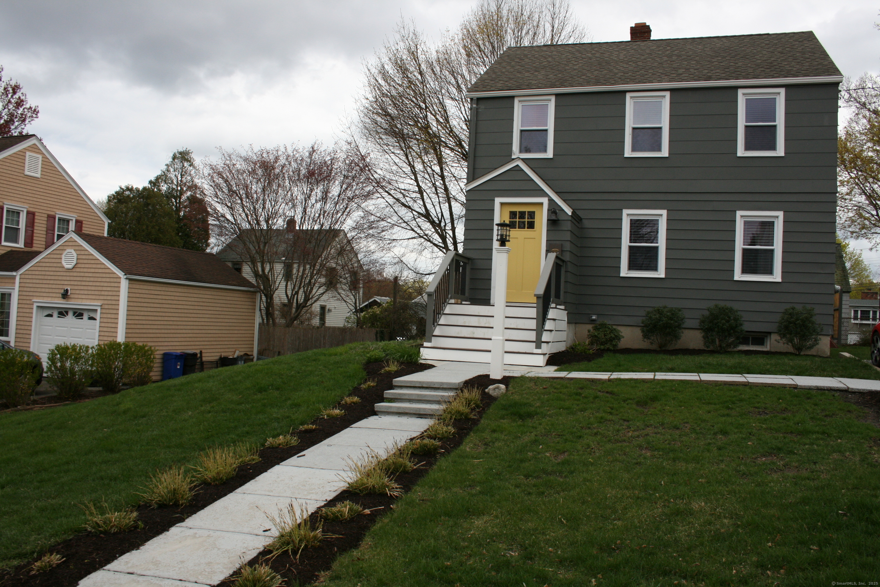 Norman Circle, Stratford, Connecticut - 3 Bedrooms  
1 Bathrooms  
5 Rooms - 
