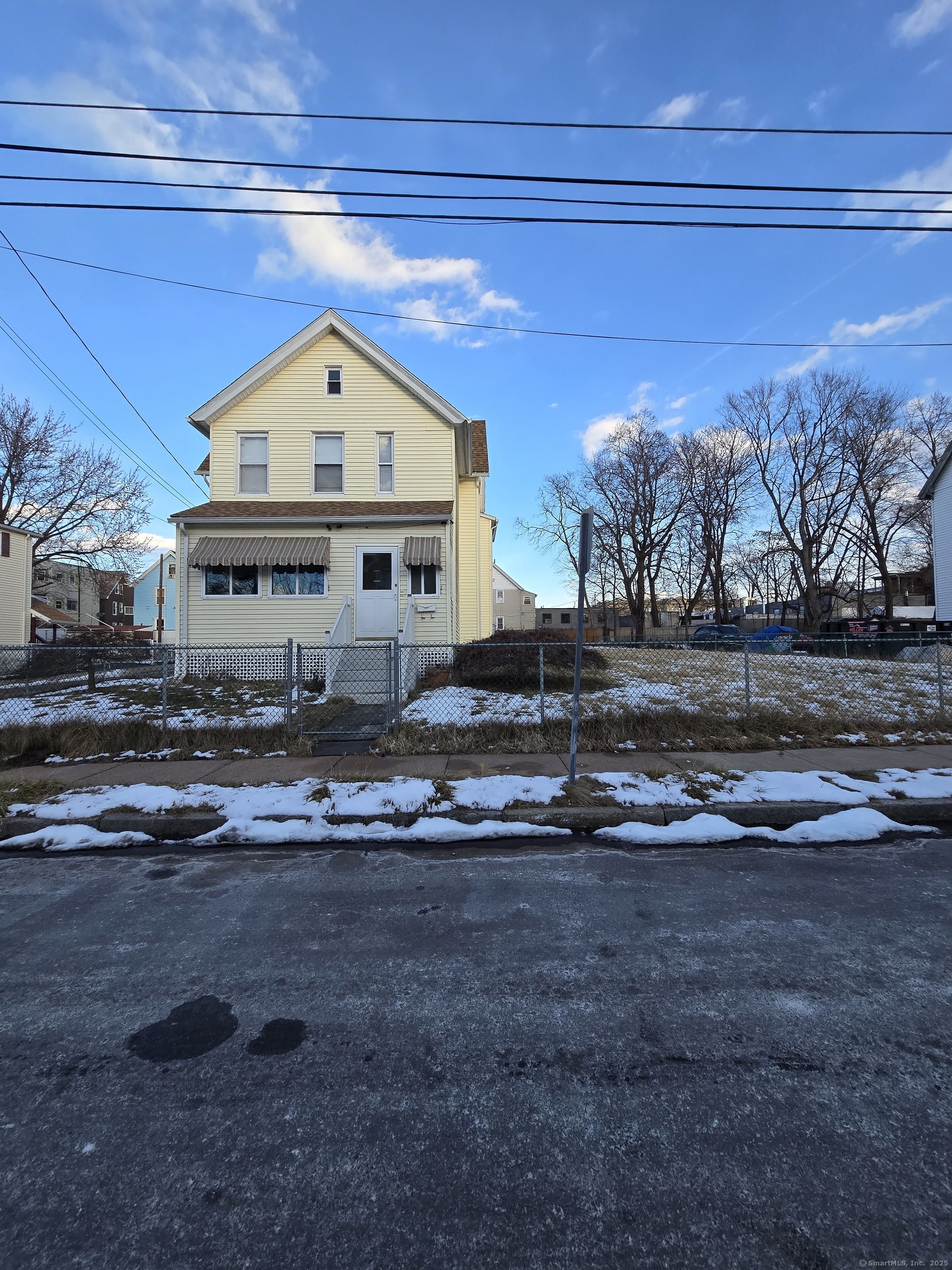 Property for Sale at Elliott Place, Hartford, Connecticut - Bedrooms: 4 
Bathrooms: 2 
Rooms: 10  - $249,900