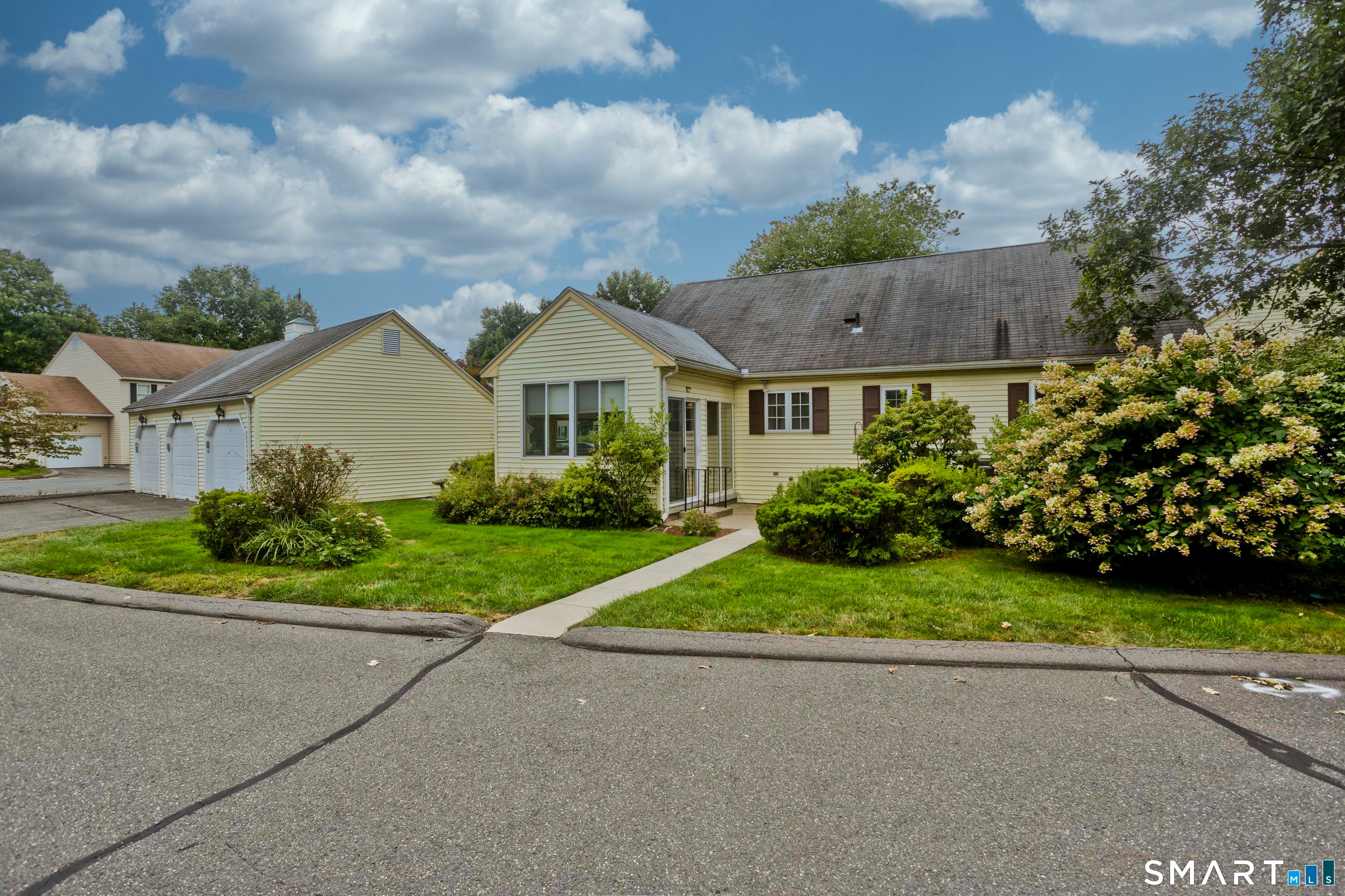 1 Strathmore Lane 1