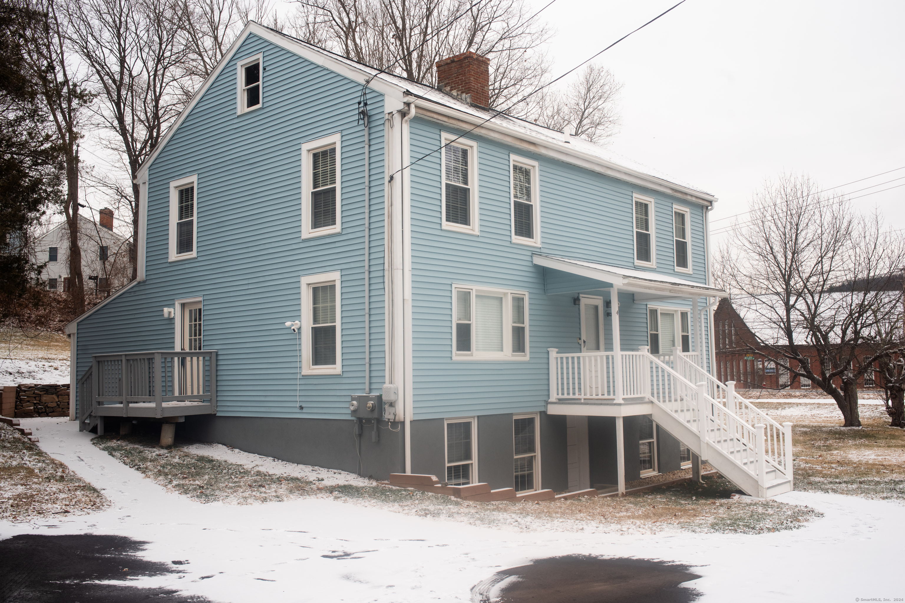 Rental Property at 4 Elm Street, Simsbury, Connecticut - Bedrooms: 3 
Bathrooms: 2 
Rooms: 6  - $2,250 MO.